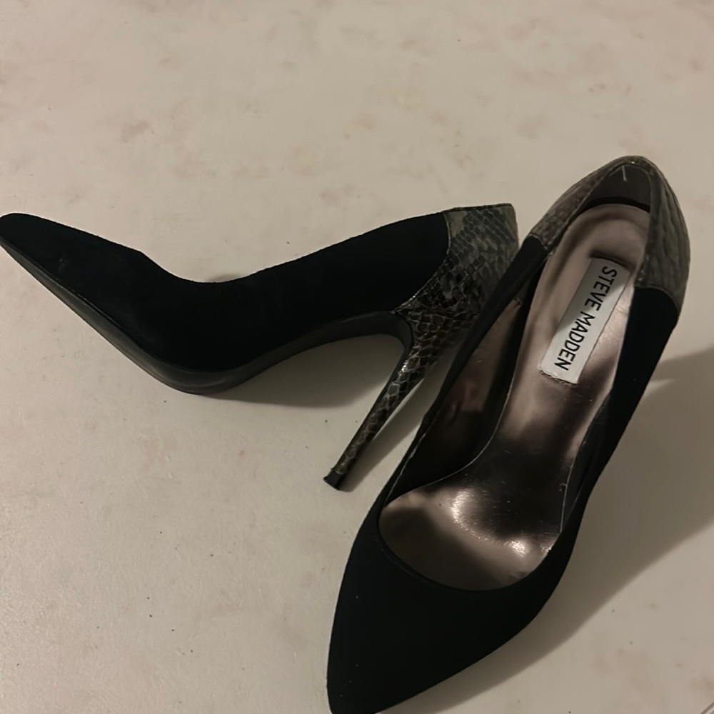 New suede and snake skin Steve Madden Pumps